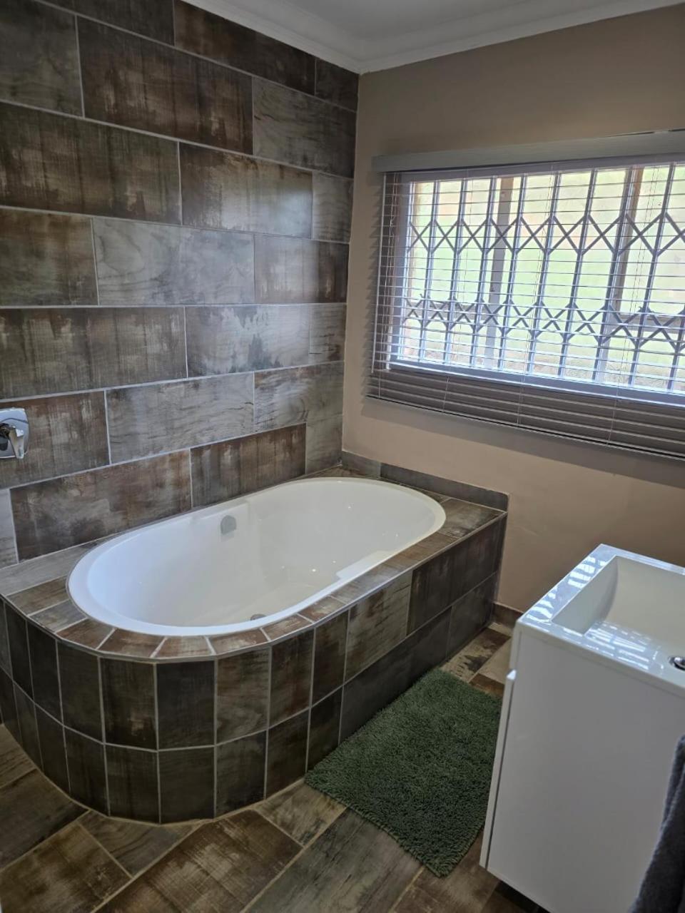Rocky Mountain Holiday Home Хартбееспоорт Екстериор снимка