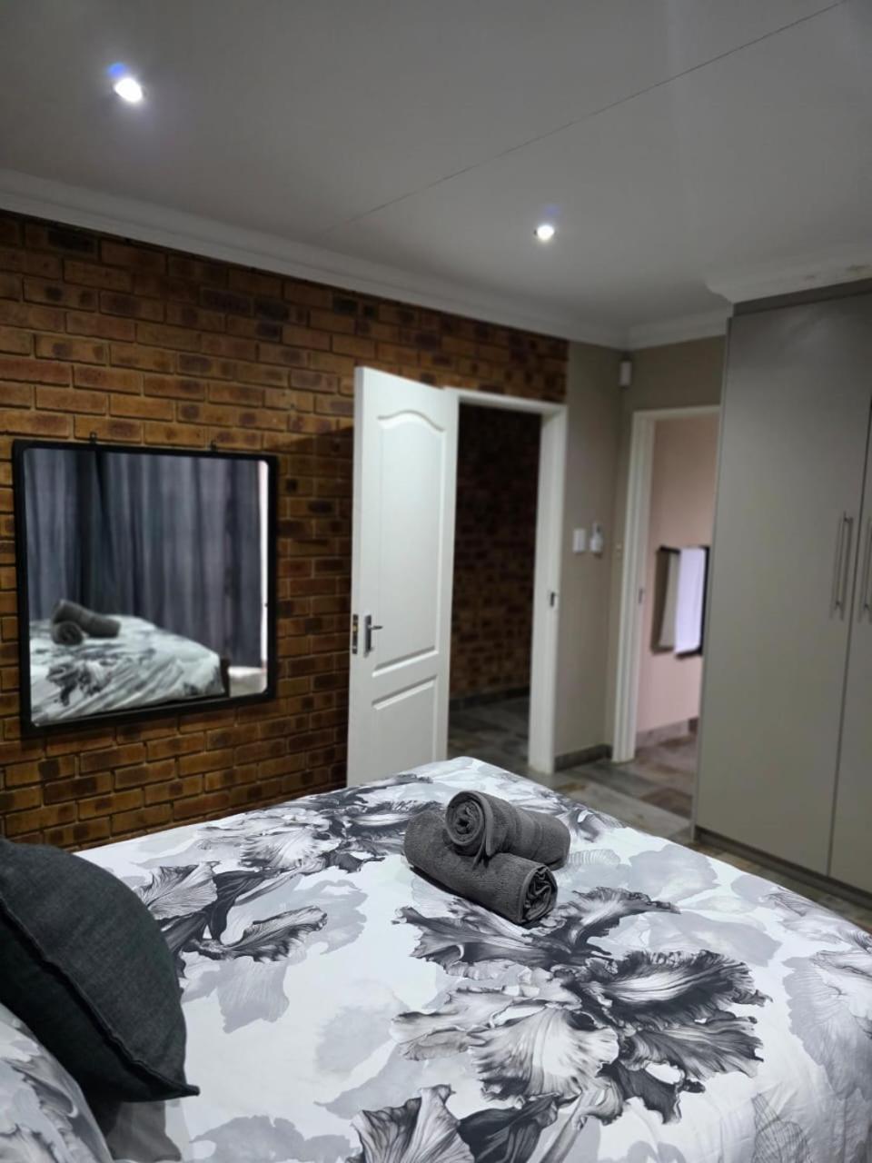 Rocky Mountain Holiday Home Хартбееспоорт Екстериор снимка