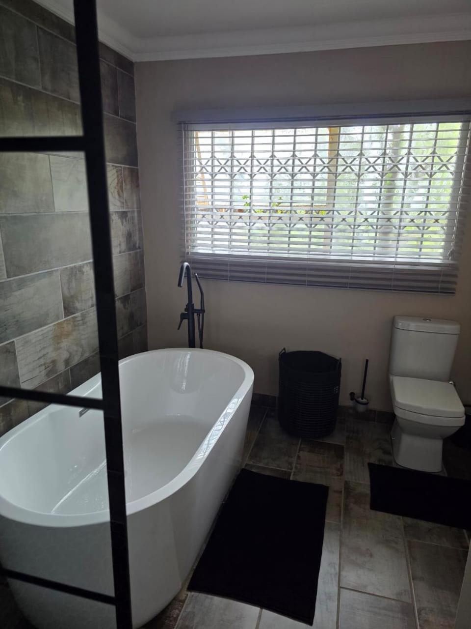Rocky Mountain Holiday Home Хартбееспоорт Екстериор снимка